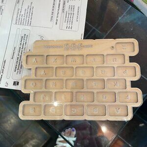 BEAD ORGANIZER DIVIDER WITH MAGNETIZED LID